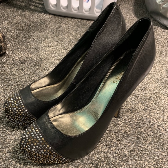 Black pumps - Picture 1 of 1